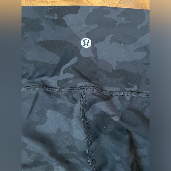 Lululemon Camo Wunder Under Cropped 23” leggings - Picture 3 of 3